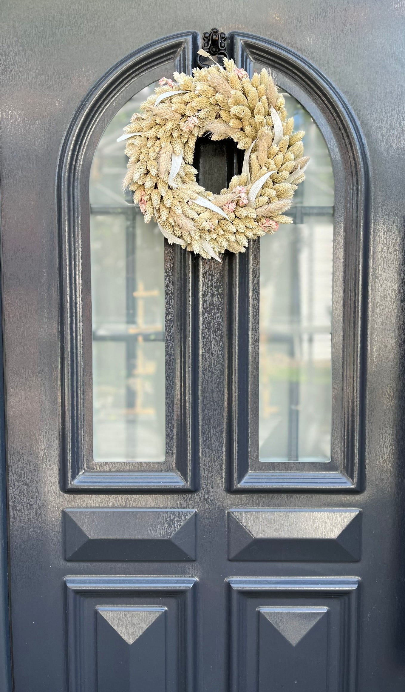 Shabby-weißer Kranz, 28 cm Durchmesser, Weiß rosa Blüten Frühlingskranz