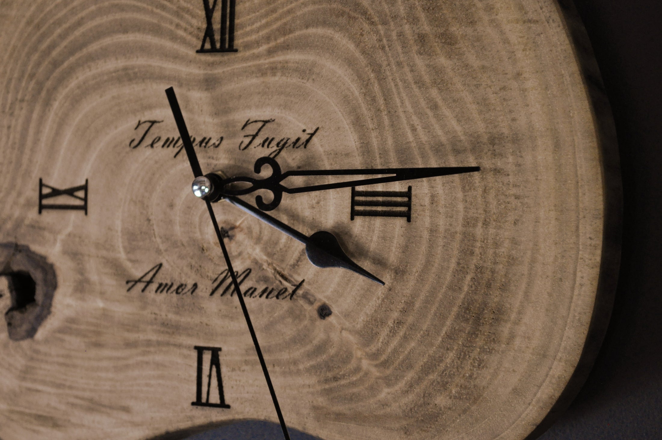 Wanduhr Personalisiert aus Walnuss Holz- ca. 20 cm Durchmesser Kranzshop 