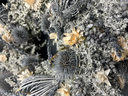ca. 40 cm Eleganz in Grau Asparagus-Wandkranz mit Natürlichen Akzenten und Strohblumen